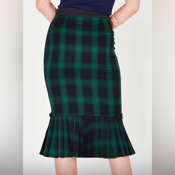 Voodoo Vixen pencil skirt. Red & navy plaid. Pinup. Size L. - Picture 10 of 11